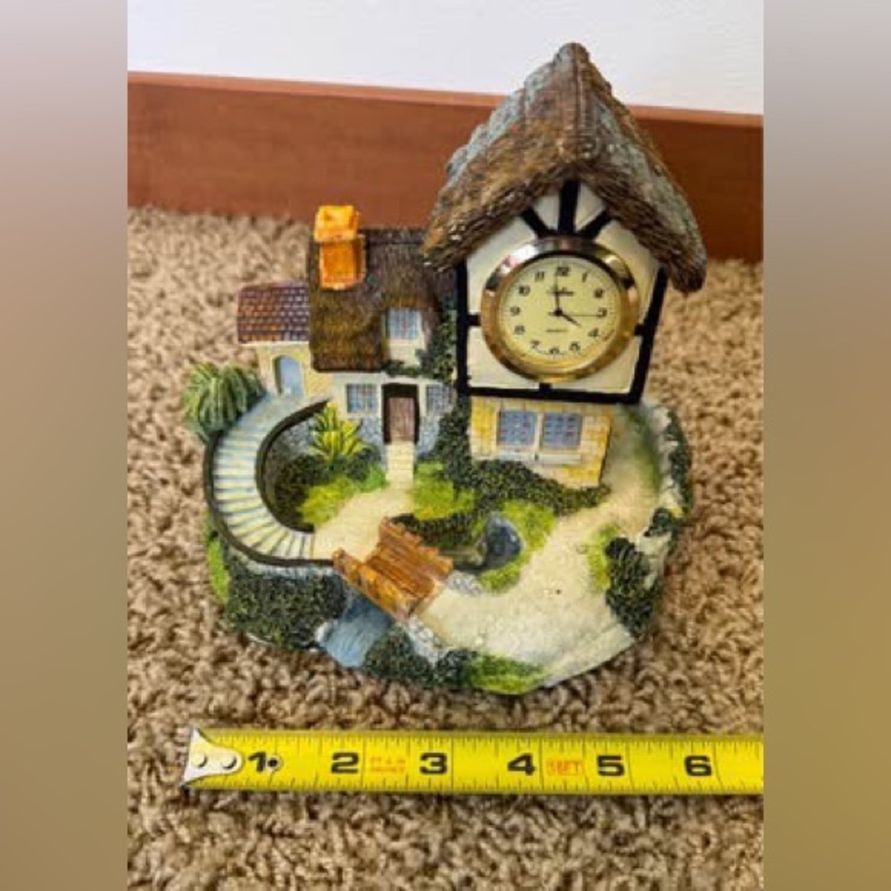 Charming‎ Cottage Clock Home Decor vintage mantel resin figurine solina quartz
